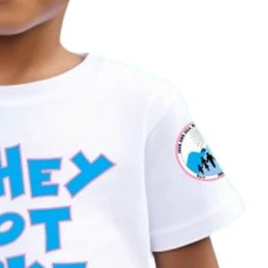 เสื้อยืดแขนสั้นลายกราฟิกสีขาวสำหรับเด็ก ลายพิมพ์ตัวอักษร "Blue They Not Like Us" คอกลม สวมใส่สบายทุกวัน แฟชั่นเสื้อยืดเด็ก - Product Image 4