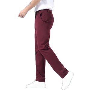 Pantalon chinos pour hommes Trim Fit fabriqué avec un tissu en mélange de coton respirant stretch et lignes épurées Porter tous les jours un pantalon chino pour hommes - Product Image 2