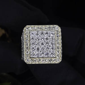 Bague de fiançailles pour homme en moissanite sertie de diamants carrés, en argent sterling 925 plaqué rhodium, cadeau pour le petit doigt - Product Image 3