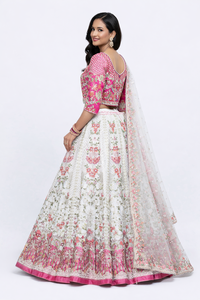 Robe traditionnelle élégante en soie Lehenga Choli à fleurs roses et blanches pour femmes, pour les occasions de mariage, style Inde Pakistan - Product Image 2
