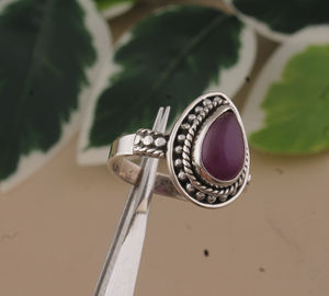 Anillo de Plata de Ley 925 con Bisel de Jade Lavanda Natural, Jadeíta Púrpura Genuina con Banda Punteada y Borde de Cuentas de Plata - Product Image 5