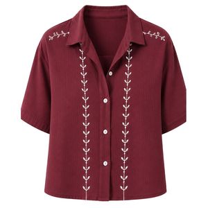 Camisa Corta Bordada Color Borgoña Personalizada para Mujer, Blusa Casual de Verano con Botones y Manga Corta, Top de Moda con Logotipo Personalizado en Mezcla de Lino - Product Image 1