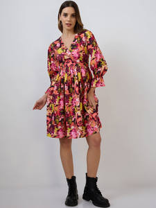 Vestido midi acampanado rosa a cuadros, ecológico, con cuello en V, manga tres cuartos acampanada, cintura natural, en tela georgette para mujer. - Product Image 4