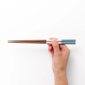 Palillos de madera duraderos para sushi, fideos, platos de arroz y presentación de comida tradicional asiática - Product Image 3