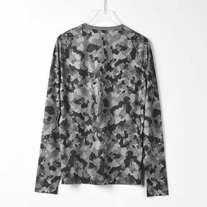 เสื้อวิ่งแขนยาวลายพรางแบบ OEM สั่งทำพิเศษ ผลิตจากโพลีเอสเตอร์ผสมสแปนเด็กซ์ 100% ป้องกันแสงแดด UPF ชุดกีฬา เสื้อสำหรับตกปลา - Product Image 3