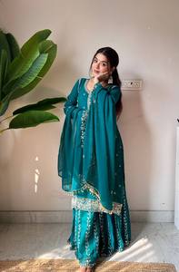 Ensemble de robe palazzo élégante pour femmes en georgette de fox avec broderie de sequins, perles, Kurti Sharara et Dupatta traditionnels - Product Image 2