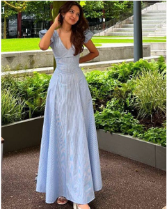 Elegante vestido de noche formal de satén, corte ajustado que realza la figura, estilo columna, largo hasta el suelo con un pronunciado abertura frontal. - Product Image 3