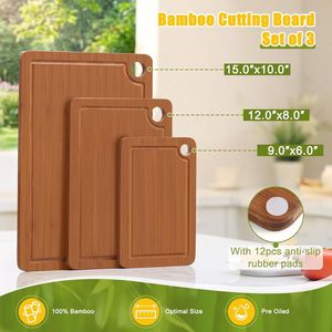 Set di 3 Taglieri in Bambù per Cucina, Blocchi di Taglio in Legno con Tappetino Antiscivolo, Scanalatura Profonda per Succhi e Manici Integrati - Product Image 1