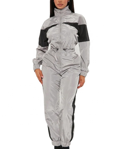 Chándal deportivo informal para mujer, de color personalizado, talla grande, con bloques de color, estilo urbano, chaqueta de nailon, con OEM. - Product Image 1