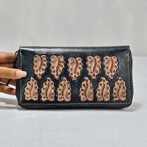 กระเป๋าสตางค์หนังแท้ทำมือ ปั๊มลายตัวอักษร สไตล์โบฮีเมียน แบบเปิดปิด สำหรับผู้หญิง ใช้ได้ทุกวัน ความจุเยอะ พกพาสะดวก - Product Image 2