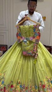 Lehenga Choli en Soie Fantaisie à Broderies Numériques aux Couleurs Vives pour Fêtes de Noël et du Nouvel An – Livraison Gratuite Hiver - Product Image 5