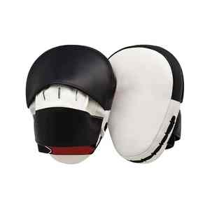 Fabricación de Manoplas de Entrenamiento Personalizadas para Boxeo y Patadas - Product Image 1