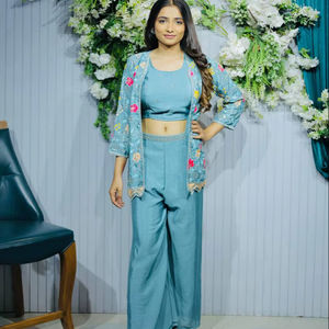 Ramdev Trading Kurta/Kurti moderne pour femme en velours de soie Fendy brodé, séchage rapide, coupe classique, pour fêtes, mariages, Diwali et toutes occasions - Product Image 1