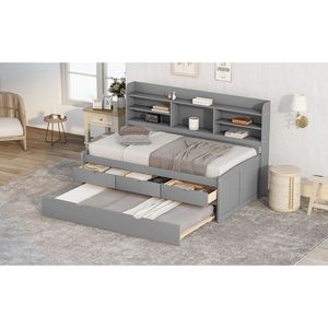 Cama individual de madera color gris claro con estanterías integradas y tres cajones de almacenamiento, incluye cama nido. - Product Image 5