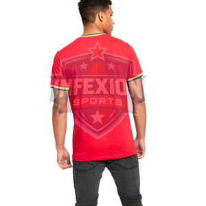 Camiseta Roja de Manga Corta con Cuello en V para Hombre, con Escudo de España y Ribete en Contraste, Corte Regular, Estilo Casual - Product Image 4