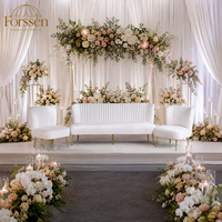 Ensemble de canapés de scène de mariage blancs de luxe en velours, mobilier de réception d'hôtel avec pieds dorés