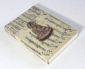 Cuaderno de papel de algodón reciclado color crema hecho a mano, con texto y símbolos antiguos impresos, tapa dura, único y ecológico. - Product Image 2