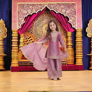Traje Sharara de Seda Lavanda para Niñas, Bordado, con Dupatta Festoneada, Diseño Étnico, Estilo Bollywood, para Fiestas - Product Image 1