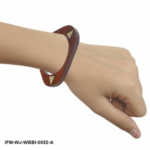 Brazalete de Madera con Incrustaciones de Latón, Diseño Geométrico Triangular, Hecho a Mano, Joyería Étnica Sostenible, Regalo - Product Image 4