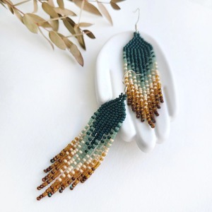Boucles d'oreilles pendantes exclusives faites à la main avec breloques perlées, bijoux classiques en turquoise pour femmes au meilleur prix, boucles d'oreilles à perles pour femmes - Product Image 1