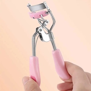 Recourbe-cils rose avec poignée et pince en acier inoxydable pour un recourbement précis des cils - Product Image 3