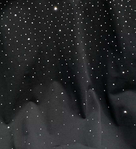 เสื้อยืดคอกลมแฟชั่นผ้าฝ้ายแท้ 100% สำหรับผู้ชายและผู้หญิง ตกแต่งด้วยเพชรและโลโก้แบบกำหนดเอง ดีไซน์สตรีทแวร์ ระบายอากาศได้ดี - Product Image 5