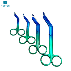 Ciseaux de pansement légers et de haute qualité en acier inoxydable chirurgical pour la coupe sûre en milieu médical, les premiers secours et les soins des plaies - Product Image 2