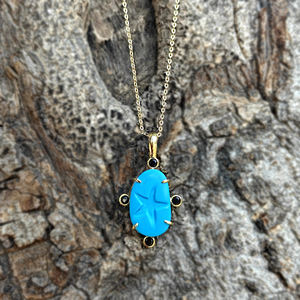 Collar con colgante de estrella celestial tallada en piedra turquesa azul con detalles de circonita cúbica negra, chapado en oro de 18k sobre latón, joyería llamativa. - Product Image 4