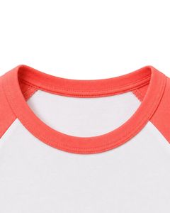 Camiseta raglán personalizada en blanco y rosa coral para mujer, cuello redondo, manga corta, mezcla de algodón suave, top de moda para verano. - Product Image 6