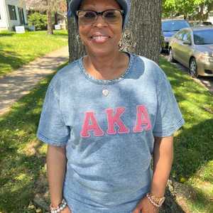 Chemise en denim chenille AKA pour femme, broderie de lettres grecques, col rond, haut décontracté de haute qualité - Product Image 2