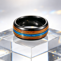 Bague en carbure de tungstène noir de 8 mm avec incrustation en bois de fût de whisky, opale bleue et corde de guitare dorée, alliance bombée pour homme