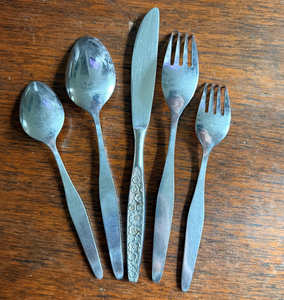 Ensemble de cuillères à salade en métal argenté décoratif avec motif floral en relief, qualité supérieure, design portugais, vente en gros - Product Image 6