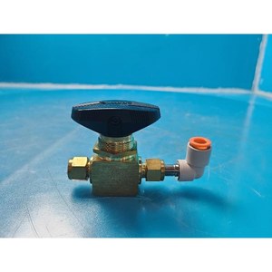 Interruptor Termoeléctrico E-T-A 2-5700-IG1-K10-DD 4A, Usado, Piezas de Equipos Semiconductores Legacy - Product Image 1