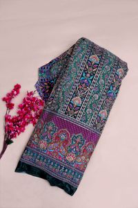 Tela con estampado floral en rayas color verde azulado oscuro con borde ornamental para diseño de vestido Kurti, material para ropa étnica. - Product Image 2