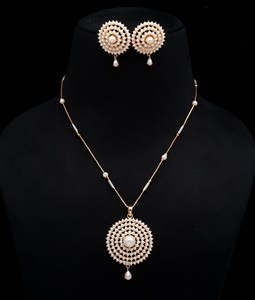 Conjunto de Collar con Colgante de Flor Chapado en Oro de Rajasthan, Collar de Perlas Blancas, Joyería Moderna de Bollywood, RAY FINE ORNATES, Certificado IGI, Regalo - Product Image 3