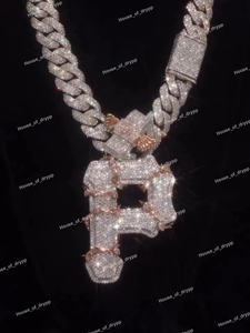 Colgante de Letra P con Diamantes de Moissanita Plateados, Amuleto con Inicial y Cadena Cubana - Product Image 5