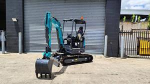 Miniexcavadora Usada Versátil de 3 Toneladas con Brazo Desplazable y Orugas de Goma para Trabajos de Construcción y Servicios Públicos en Espacios Reducidos - Product Image 6