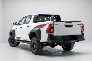 ขายรถกระบะไฮลักซ์ GRS 4.0L ปี 2026 เกียร์ธรรมดา/อัตโนมัติ รุ่นพรีเมียม - Product Image 3