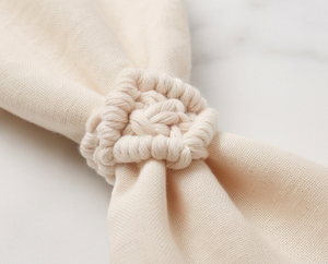 Anneau de serviette bohème en bois, macramé naturel en coton, anneau circulaire à pompons pour la décoration de table de mariage - Product Image 4