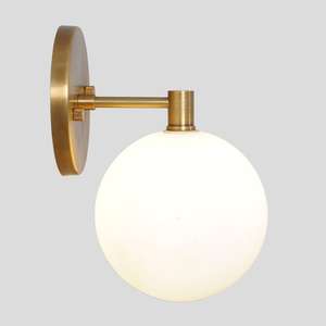 Applique murale en laiton avec globe, luminaire mural en verre laiteux - Product Image 2