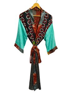 Kimono de seda Bridel con patchwork, túnica larga para cubrir el bikini, ropa de noche, hecho a mano, estilo vintage indio, kimono de sari de seda reciclada. - Product Image 2