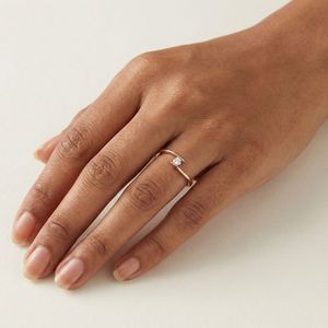 Elegante Anillo de Oro Rosa con Diamante Natural de 0.06 Quilates, Corte Brillante Redondo, Color H-I, Claridad VS-SI, Certificado IGI, para un Estilo Atemporal - Product Image 1