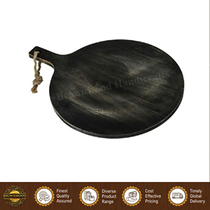 Planche à découper en bois de manguier 100% naturel de qualité supérieure, couleur noire antique, avec poignée, pour hôtels, restaurants et cuisines. - Product Image 3