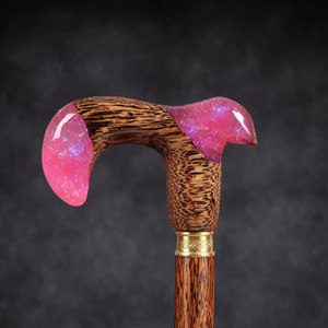 Bâton de marche traditionnel en bois fait main pour seniors, en chêne naturel avec poignée confortable - Product Image 1