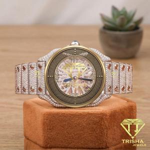 Reloj de pulsera para hombre con esfera de números romanos de dos tonos, completamente cubierto de moissanita, estilo hip hop rapero. - Product Image 3