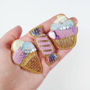 Llavero de rosario con cuentas de calcedonia acuática, chapado en oro y envuelto en alambre, con dije de piedra preciosa - Product Image 2