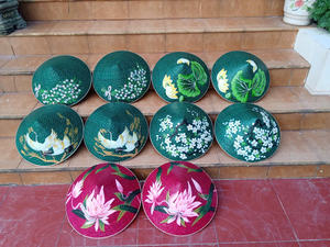 Sombrero Cónico de Hoja de Palma de Bambú Diseñado con Ventilación Natural para un Uso Cómodo al Aire Libre y para Mercados de Exportación - Product Image 3