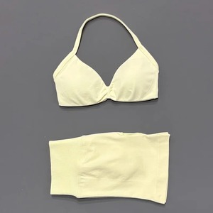 Conjunto Deportivo Ecológico Ligero de 2 Piezas para Mujer, Top Halter de Yoga, Pantalones Cortos de Cintura Alta con Efecto Scrunch, Transpirables y Elásticos para Gimnasio y Pilates - Product Image 5