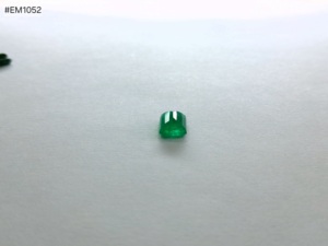 Émeraude zambienne authentique de qualité 3A, octogonale, 2,23 ct, finition excellente, pierre précieuse de haute qualité pour la création de pendentifs et de bagues personnalisés - Product Image 4