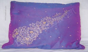 Housse de coussin/oreiller carrée élégante en coton 100% imprimé avec des motifs floraux modernes et vibrants pour canapé, salon, décoration de la maison - Product Image 2